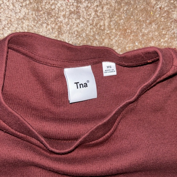 Aritzia tna maroon ribbed T-shirt!! - Picture 3 of 3